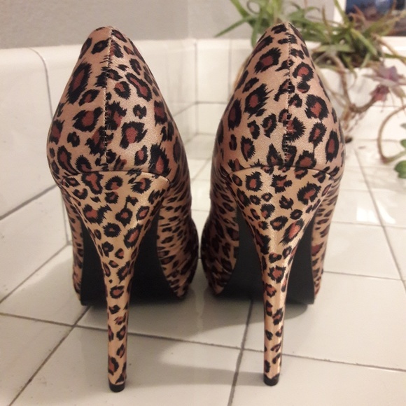 PinUp Couture Leopard Heels 6 - Picture 3 of 4